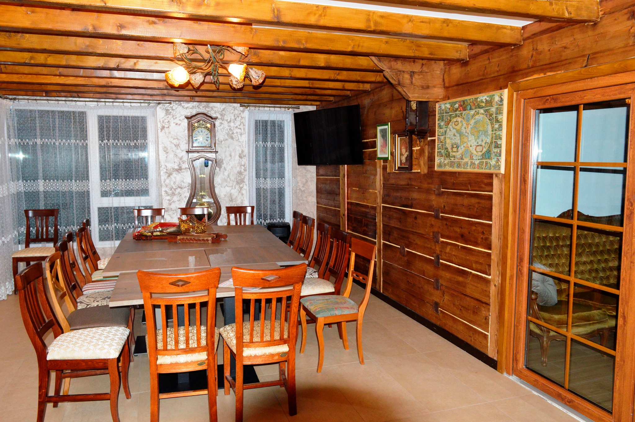 Atmosfera de seară la Casa cu Magnolii