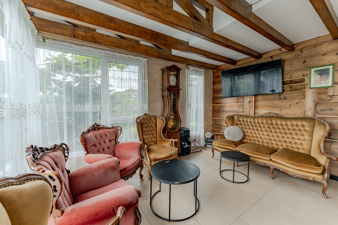 Masă pregătită pentru oaspeți